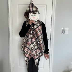 NWOT Plaid, hooded sweatervest with fringe